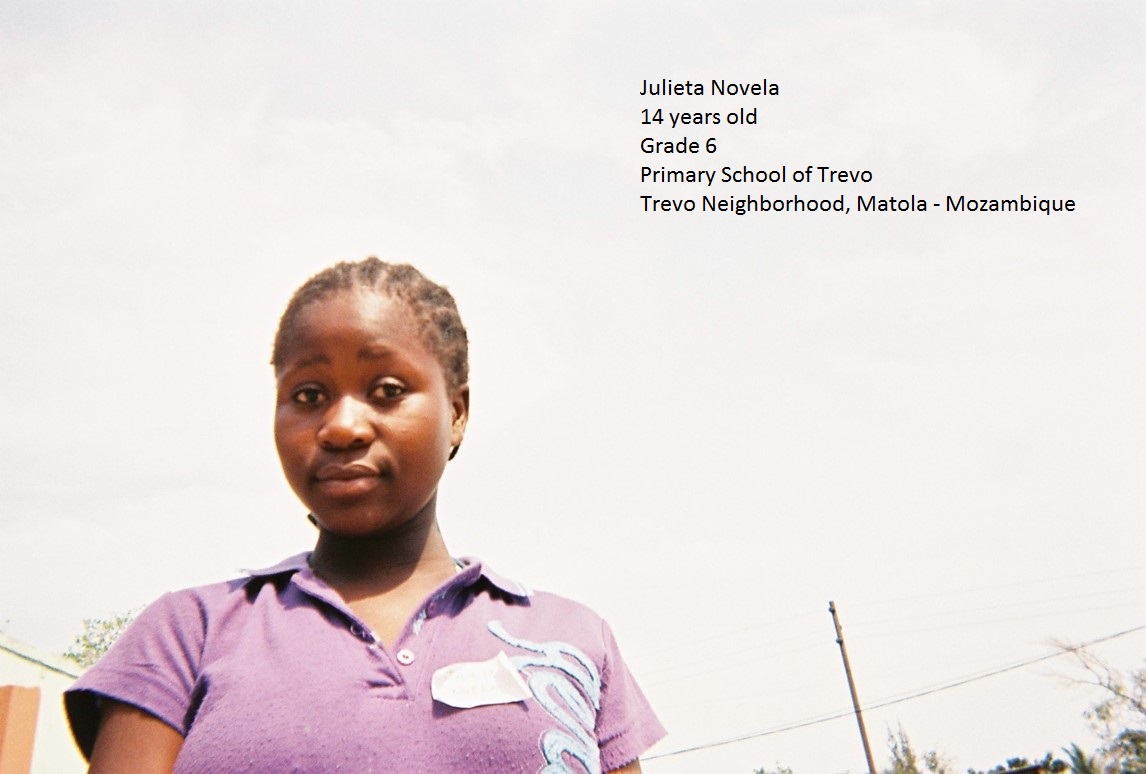 Julieta ist 14 Jahre und besucht die 6. Klasse der Primarschule im Armenviertel Trevo, in der Nähe von Maputo.
