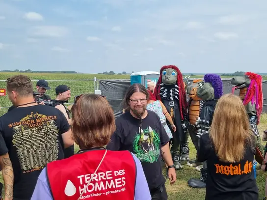 Terre des Hommes detrás del escenario en el Heavysaurus