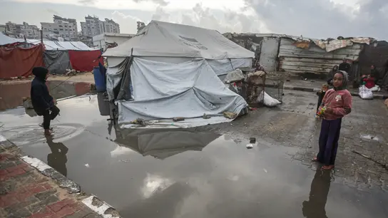 Kriegsflüchtige Kinder in einem Camp in Gaza