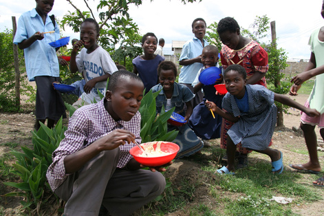 Sambia: Kinder erfahren in einem terre des hommes Projekt mehr über gesunde Ernährung