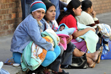 (c) Florian Kopp - Kolumbien: Vertriebene Frauen suchen Hilfe in der zuständigen Behörde in der Hauptstadt Bogotá