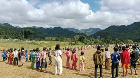 Photo: Joint play activity by Terre des Hommes partner organization »KnHRG«, which specializes in emergency and trauma aid in the camps of displaced persons. 