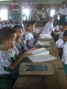 Mehrere Hundert Kinder der Kachin profitieren von der Schule © Heinz Wüppen