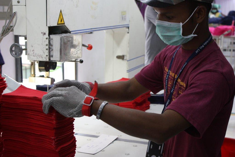 Hoffnungszeichen: Vier Handelshäuser haben ein Abkommen unterzeichnet, dass die Beschäftigten der Textilindutrie besser schützen soll
