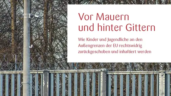 Ein Zaun im Wald, das Cover von "Vor Mauern, hinter Gittern"