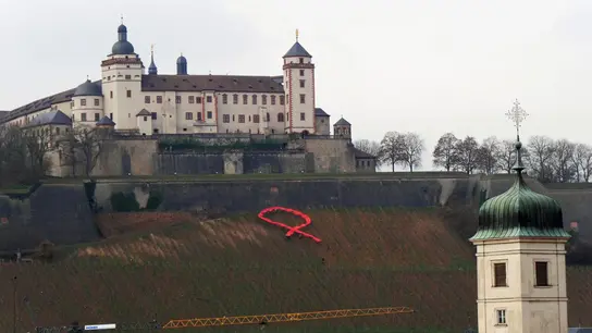 Netzwerk Würzburg zeigt Schleife 
