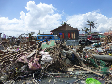 2013: Zerstörungen durch Taifun Haiyan