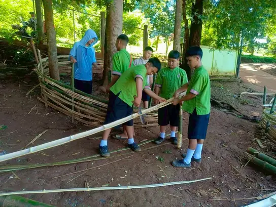 Neue Kompost-Sammelbehälter für Blattwerk, Thailand