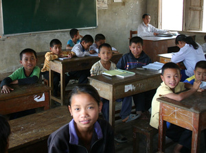Lernen für eine bessere Zukunft: Kinder in Laos - (c) A. Recknagel/terre des hommes