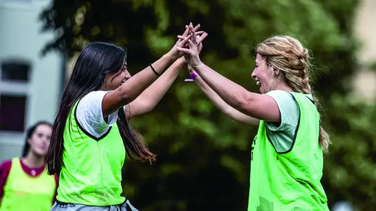 Mädchen stark machen: Die Ausbildung zur Trainerin stärkt geflüchtete Frauen.