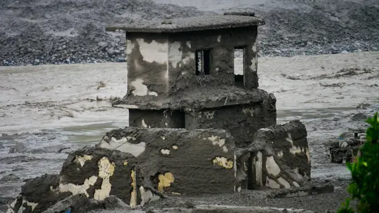 Zerstörtes Haus in Nepal nach der Sturzflut.