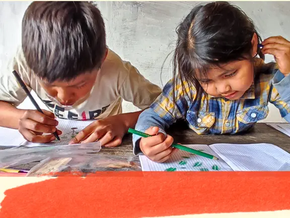 Two children from the Bolivian communities of San José de Chiquitos and Roboré draw pictures on the topic of environmental protection and environmental rights.