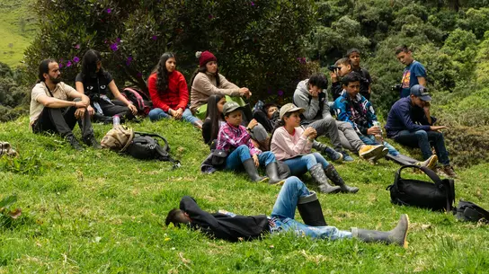 Die Gemeinde Cajamarca ist wegen ihrer fruchtbaren Böden als Speisekammer Kolumbiens bekannt: In den Workshops von COSAJUCA lernen Kinder und Jugendliche das einzigartige Ökosystem zu verstehen und zu schützen.
