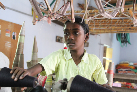Kinderarbeit in Garnspinnerei in Indien