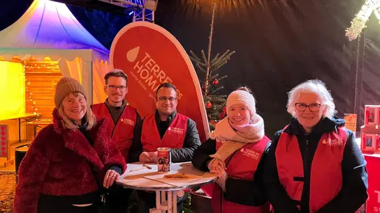 Terre des Hommes-Gruppe Osnabrück - Briefaktion auf Weihnachtsmarkt
