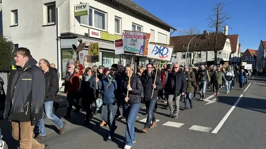 Menschen bei einer Demonstration 