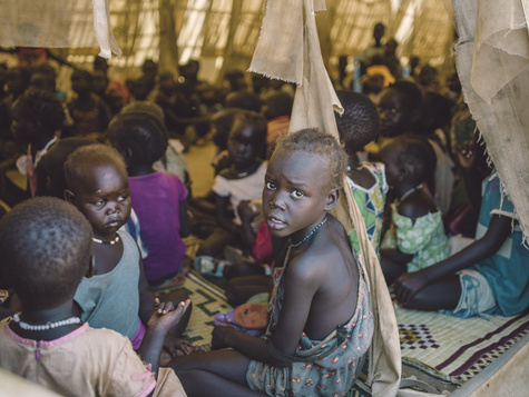 Gewalt und Hunger sind alltäglich: Kinder im Flüchtlingslager bei Juba, Foto: Olivier Girard