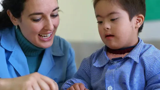 Lesestunde: Die Organisation APADIM bereitet Kinder auf den Besuch der Regelschule vor.