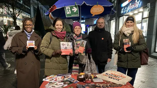 Stand zum Terre des Hommes-Aktionstag 2025 in Berlin