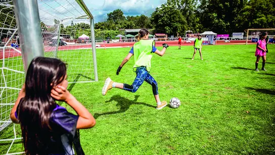 Fußballtraining ermöglicht Mädchen den Zugang zu Sport.