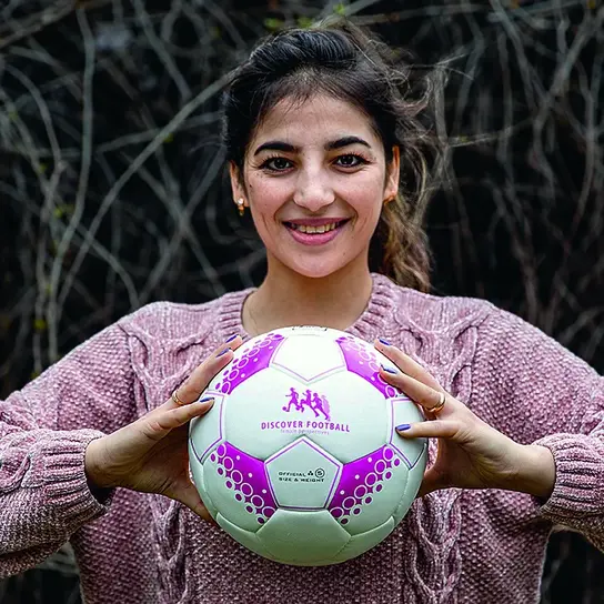 Berlin/ Brandenburg: Geflüchtete Frauen werden hier zu Fußball-Trainerinnen ausgebildet.