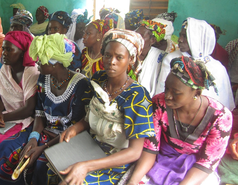Seminar für Hausmädchen: terre des hommes klärt die Mädchen und jungen Frauen über ihre Rechte auf