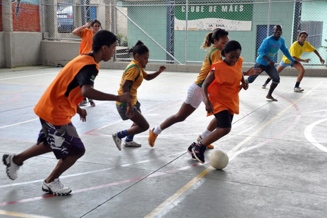 A chance to play: Sport-, Spiel und Lernangebote für arme Kinder in Brasilien