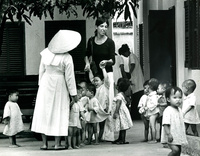 Kinder in einem Kinderheim im damaligen Saigon